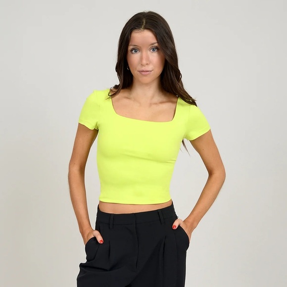 🆕 Second skin Stacy top in sunny lime SZ MED - Picture 1 of 6